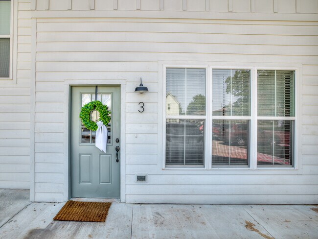 Foto del edificio - 1670 N Leverett Ave