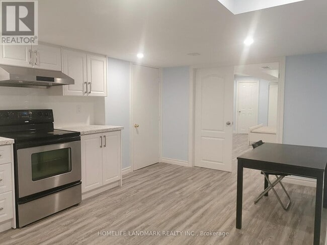 Building Photo - 10 Hunters Corners