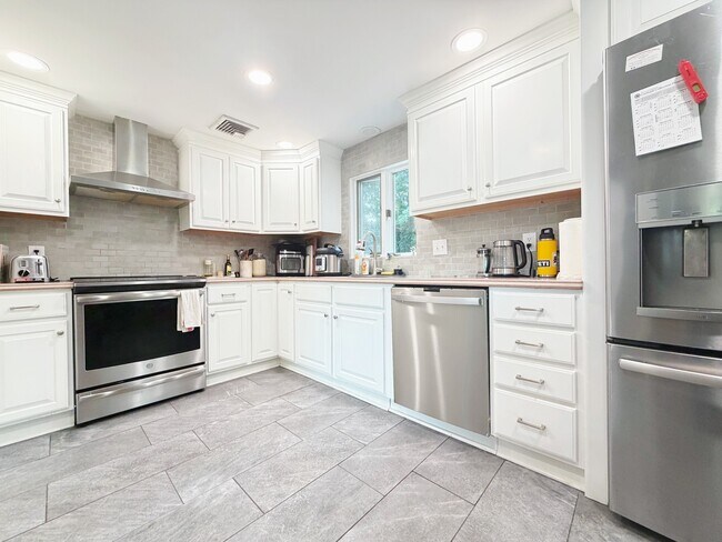 Foto del edificio - 318 Mystic St