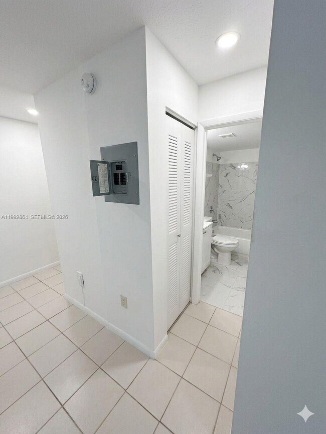 Foto del edificio - 6270 W Flagler St