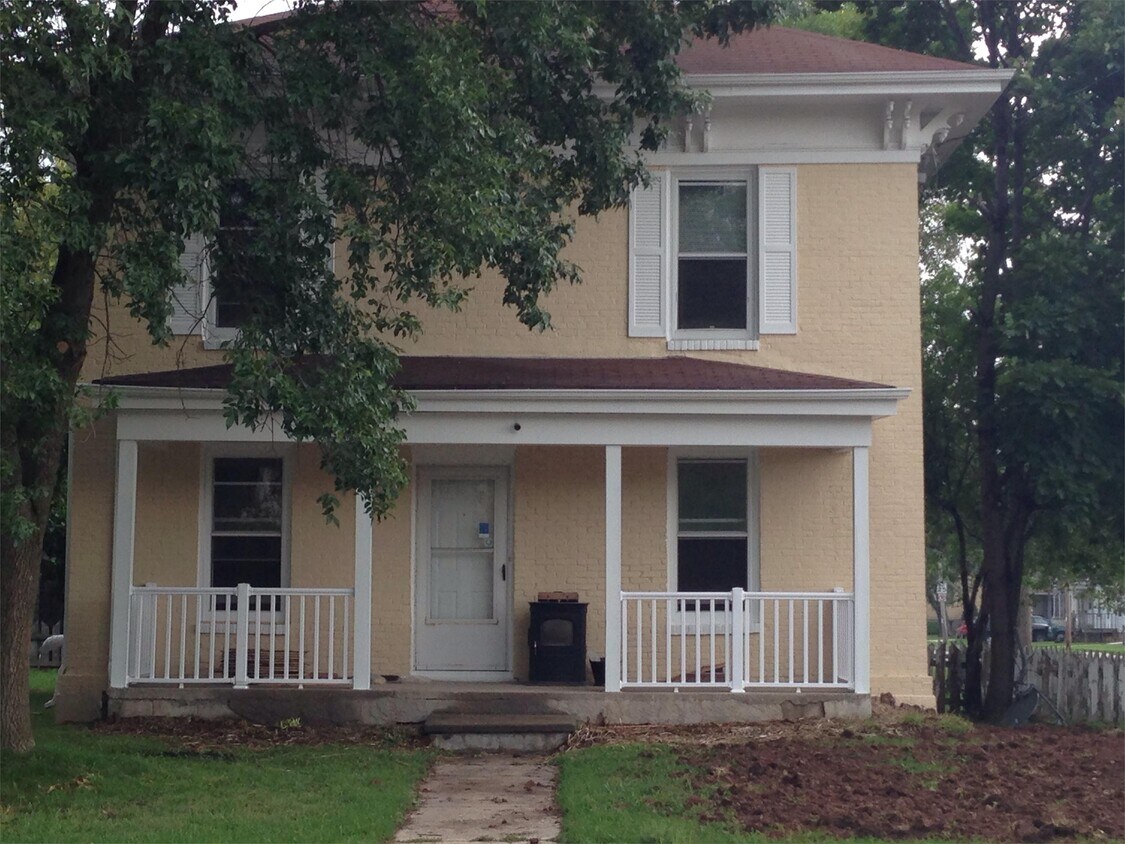 252 E Franklin Ave, Neenah, WI 54956 House for Rent in Neenah, WI