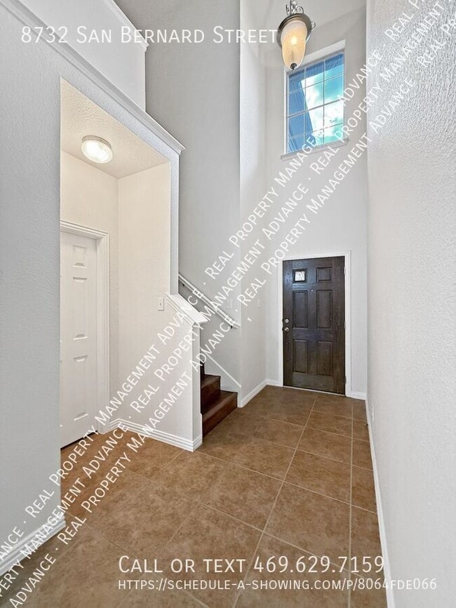 Foto del edificio - 8732 San Bernard St