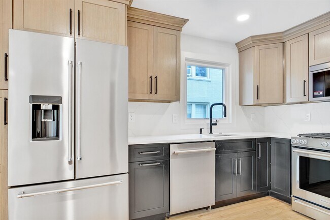 Foto del edificio - 7809 Broadway