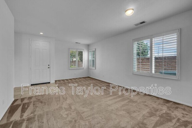 Foto del edificio - 401 Whitby Gn