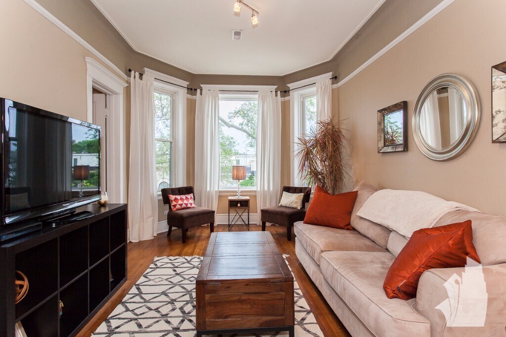 Foto principal - 3811 N Wilton Ave