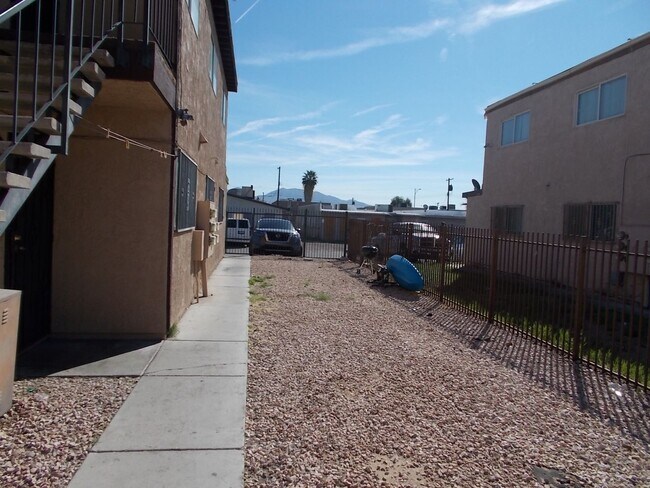Foto del edificio - 2 Bedroom 1 Bath Upstairs Unit - Move in Ready