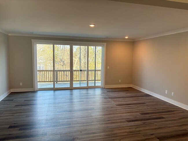 Foto del edificio - COMING SOON : 3BR w/ 2-Car Garage + Patio