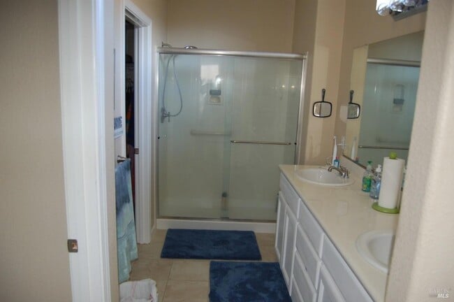 Building Photo - 402 Palisades Dr