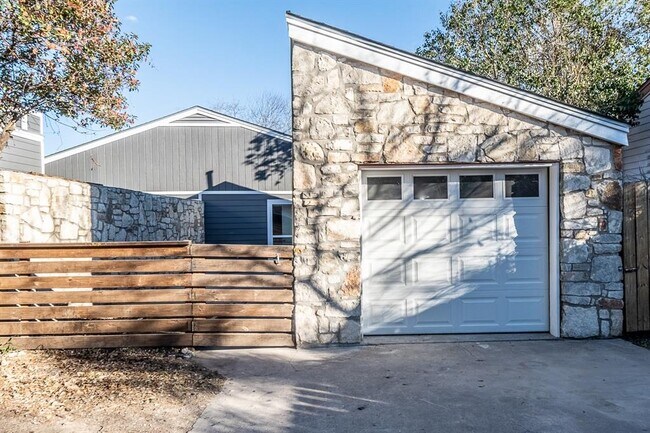 Foto del edificio - 916 Sirocco Dr