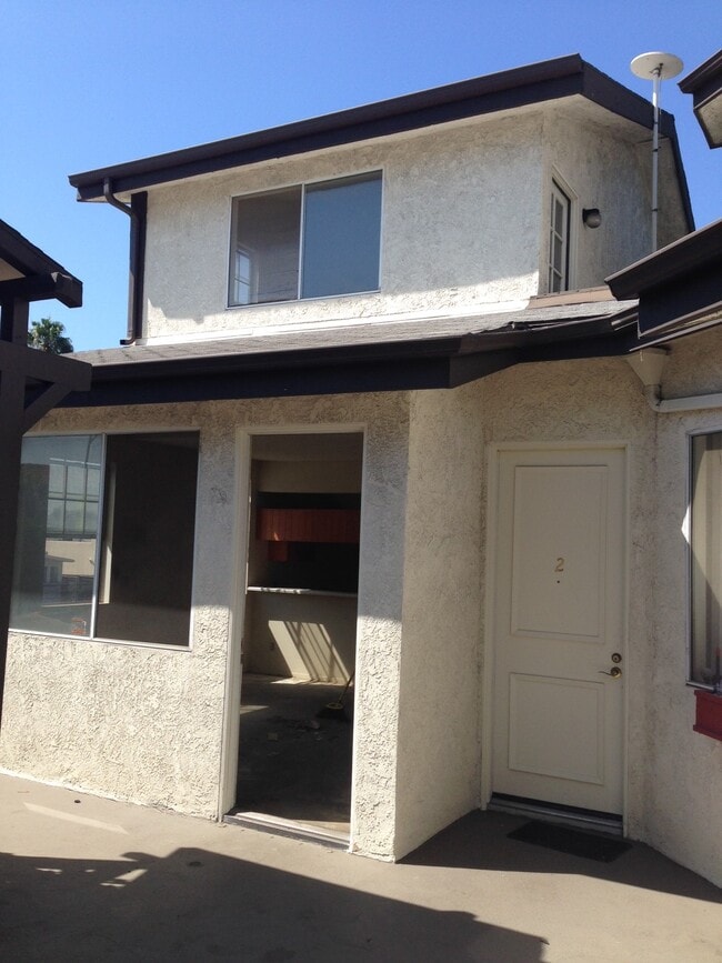 Building Photo - 7665 Fountain Ave