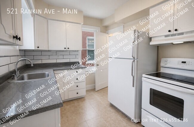 Photo du bâtiment - Spacious Two-Floor Main Unit Near the University!