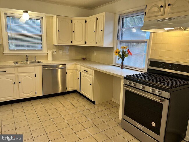 Foto del edificio - 819 Lakeview Ave