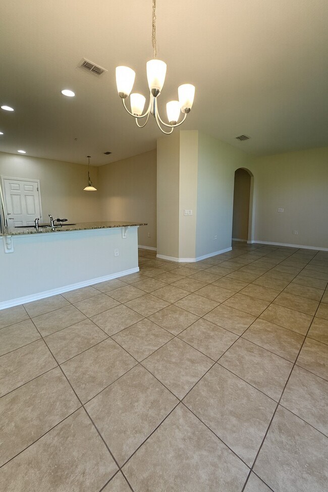 Foto del edificio - 2495 Seven Oaks Dr