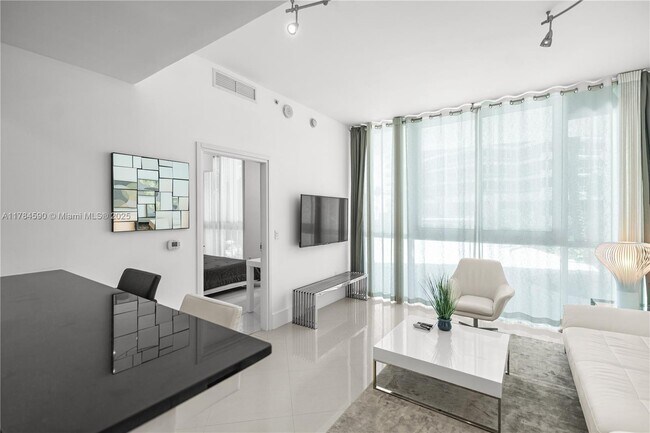 Foto del edificio - 50 South Pointe Dr