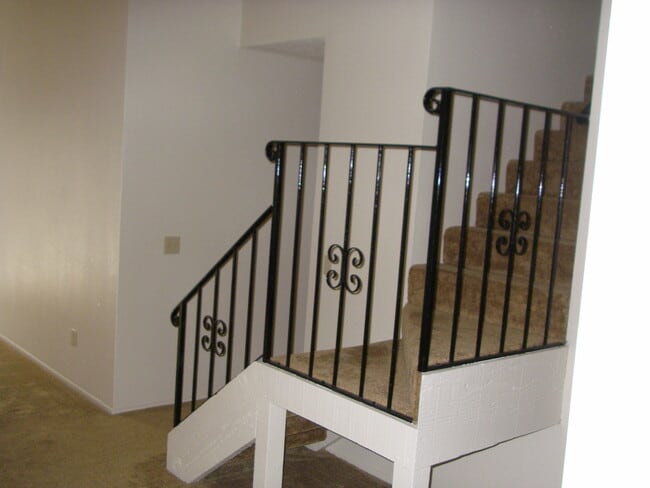 Building Photo - 1351 Jasmine Cir