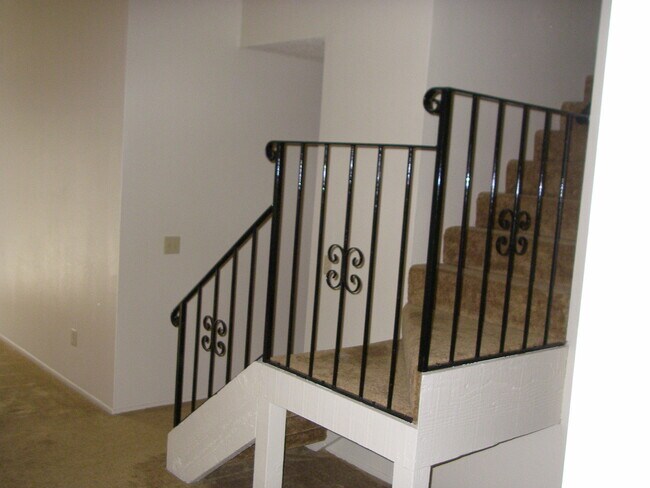 Foto del edificio - 1351 Jasmine Cir