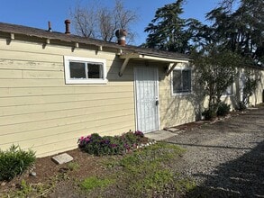 Building Photo - 881 Emory Ave