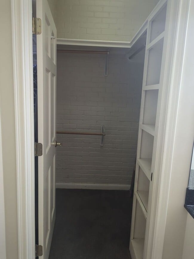 Building Photo - Bendel Gardens Apartment