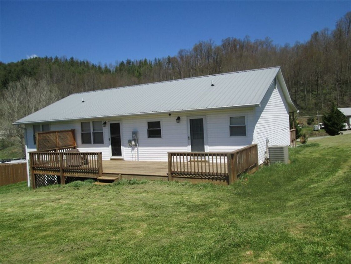 Ranch House in Zionville House Rental in Zionville, NC