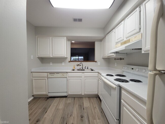 Foto del edificio - 2 br, 2 bath Townhome - 2505 Longmire Dr