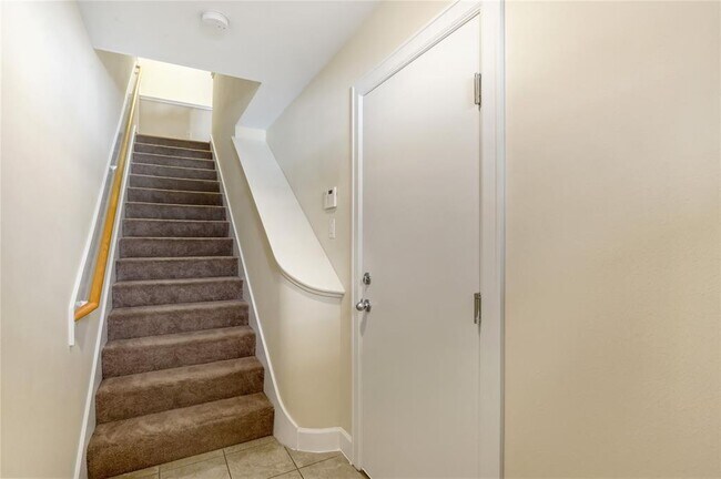 Building Photo - 2710 Hullsmith Dr