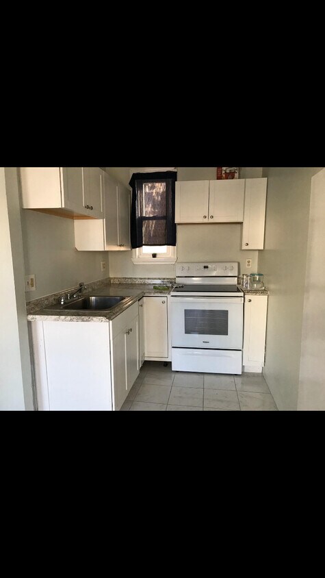 Primary Photo - 28 Summer St