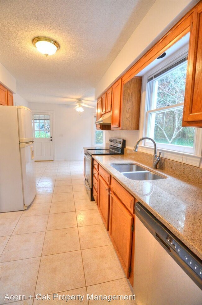 Building Photo - 3 br, 2.5 bath House - 9 Greystone Ct.