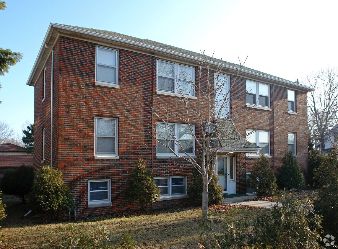 Primary Photo - 1765 Randolph Ave
