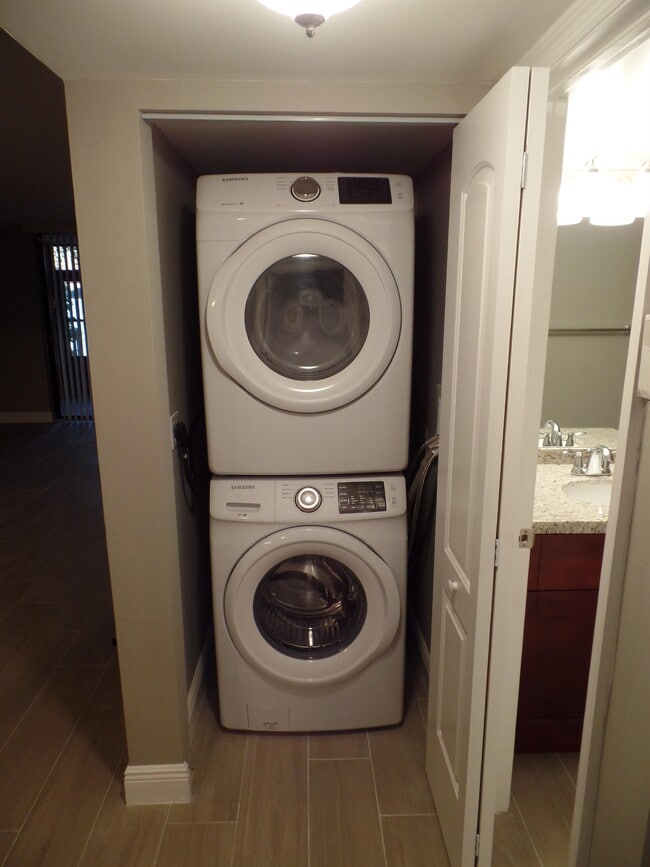 Photo - 109 Lake Emerald Dr House