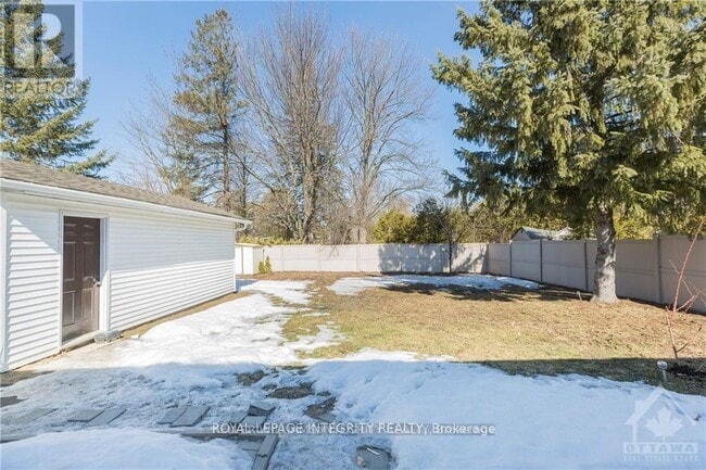 Building Photo - 1105 Falaise Rd