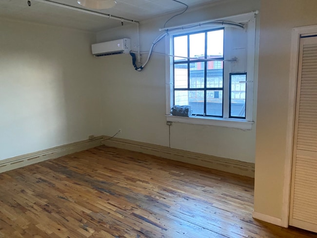 Building Photo - 1415 Kemper St