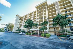 Building Photo - 3050 N Palm Aire Dr