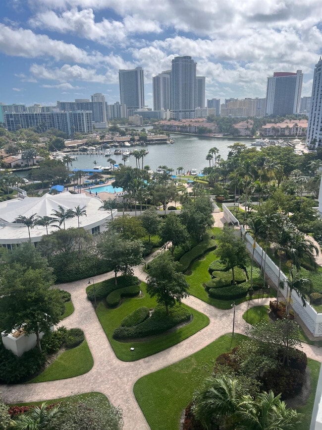 Foto del edificio - 600 Three Islands Boulevard