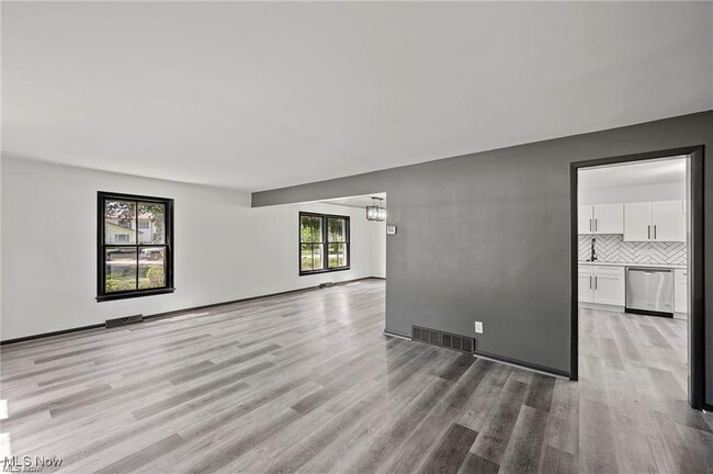 Foto del edificio - 3024 Warrensville Center Rd