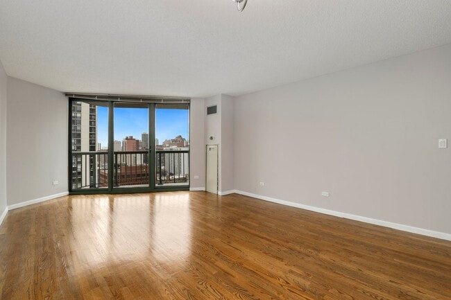 Building Photo - 111 W Maple St