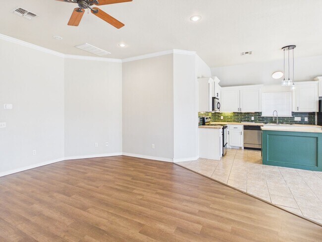 Foto del edificio - 319 SW Coral Ave