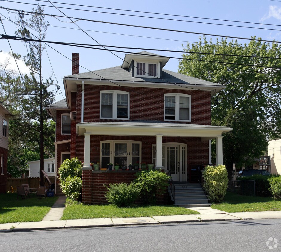 Building Photo - 321 Amherst St