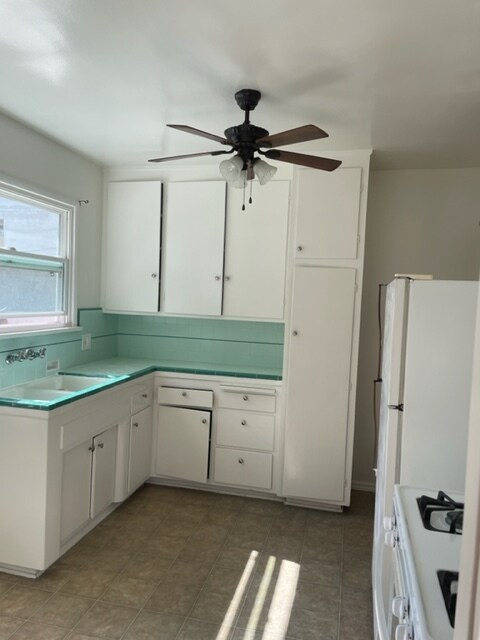 Kitchen - 1651 Veteran Ave
