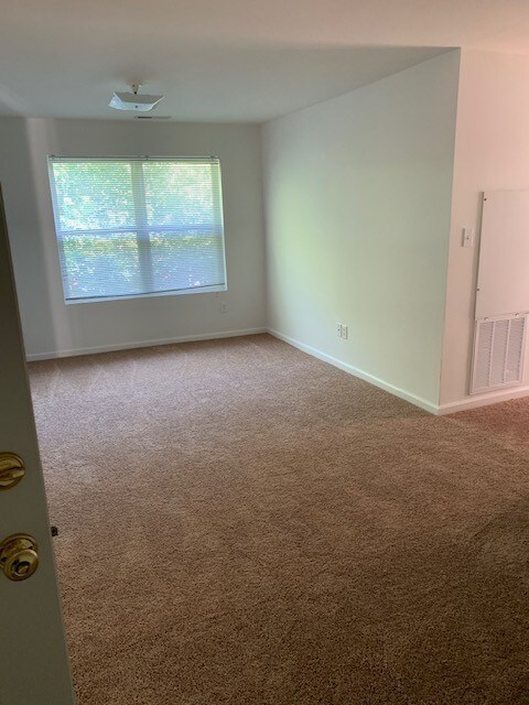 Foto del edificio - 1921 Pine Bough Ln