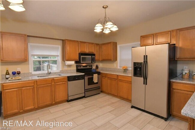 Building Photo - 4 br, 2.5 bath House - 1430 W. 38TH STREET