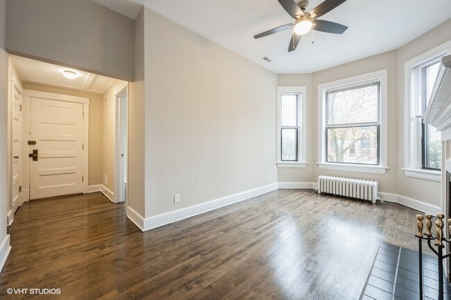 Building Photo - 1204 W Addison St