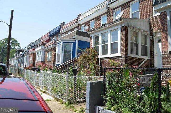 Building Photo - 1346 Cambria St