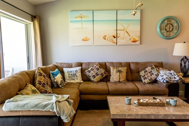 Building Photo - ** 2 BED\2 BATH TOP FLOOR CONDO ** FURNISHED TURN-KEY ** STEPS TO POOL ** LELY AREA ** SEASONAL **