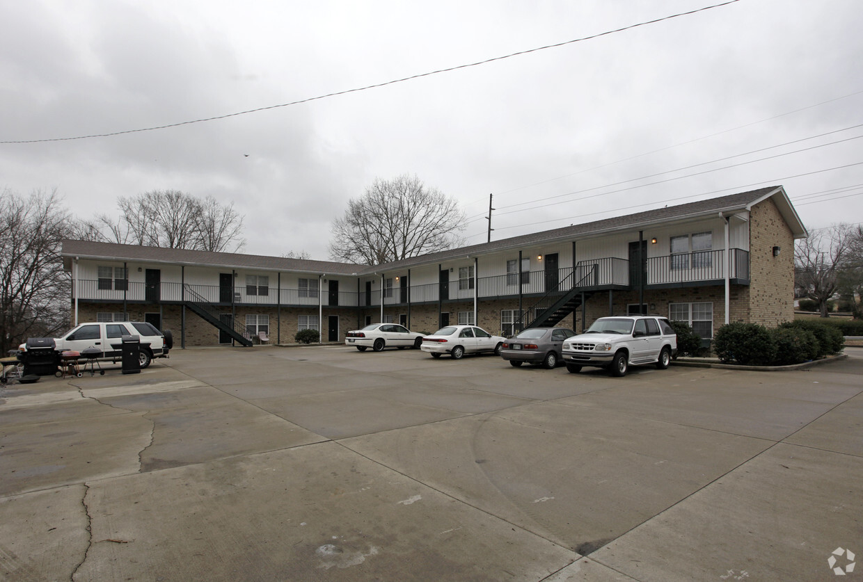 Primary Photo - Hickory Place Apartments