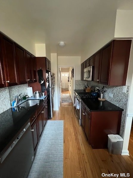 Foto del edificio - 75-15 21st Ave