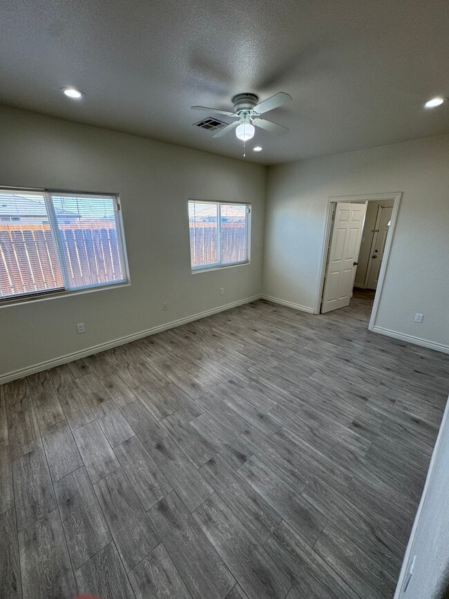 Building Photo - 7316 Poppy Blvd