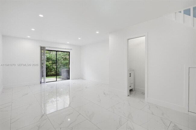 Foto del edificio - 6850 NW 173rd Dr