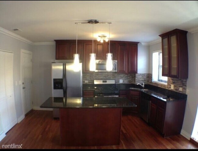 Building Photo - 4627 S Drexel Blvd