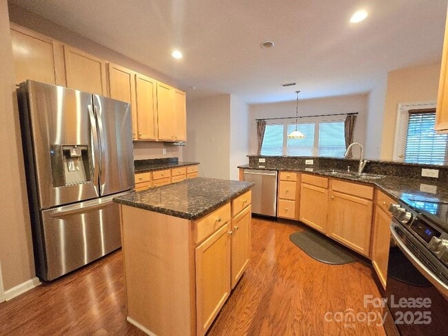 Foto del edificio - 8221 Brookings Dr