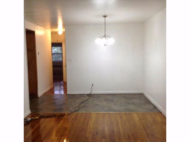 Foto del edificio - 557 E 80th St